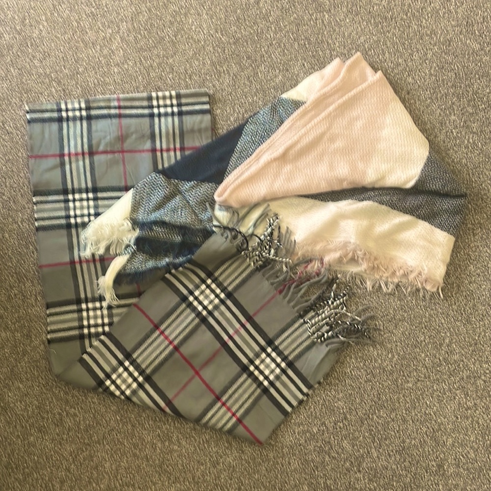 Bundle of 2 scarves